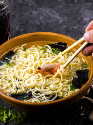 eating-shrimp-noodles-top-view